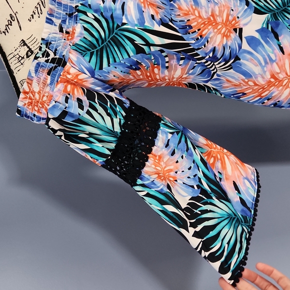 Jennifer Lopez off shoulder dress - Picture 2 of 3